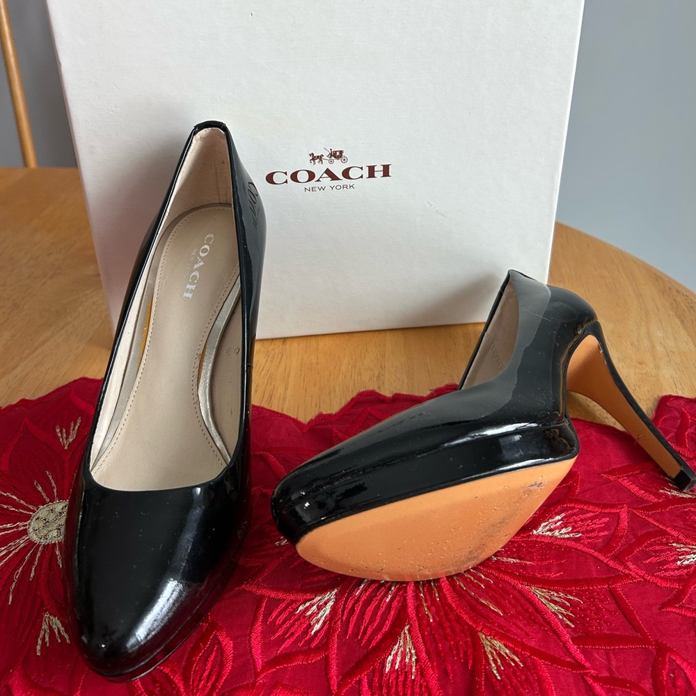 Coach pumps. Black patent and leopard print. Size 5M. Excellent condition. - Picture 3 of 3